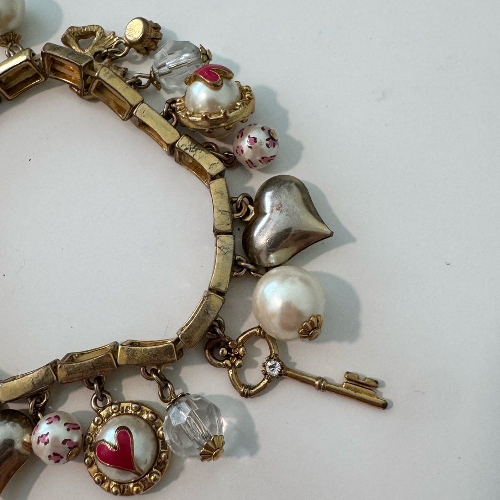 Betsey Johnson vintage charm bracelet - Picture 3 of 3